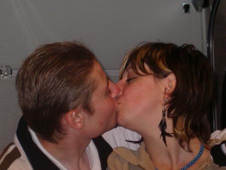 LE BISOUS! LE BISOUS!